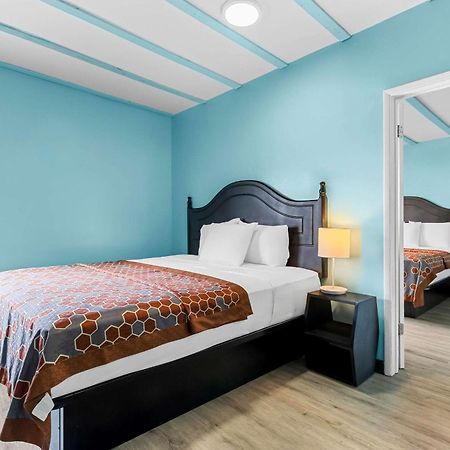 Rodeway Inn & Suites North Hollywood Burbank Airport - Universal Area Los Angeles Extérieur photo
