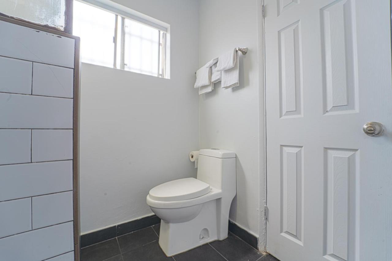 Rodeway Inn & Suites North Hollywood Burbank Airport - Universal Area Los Angeles Extérieur photo