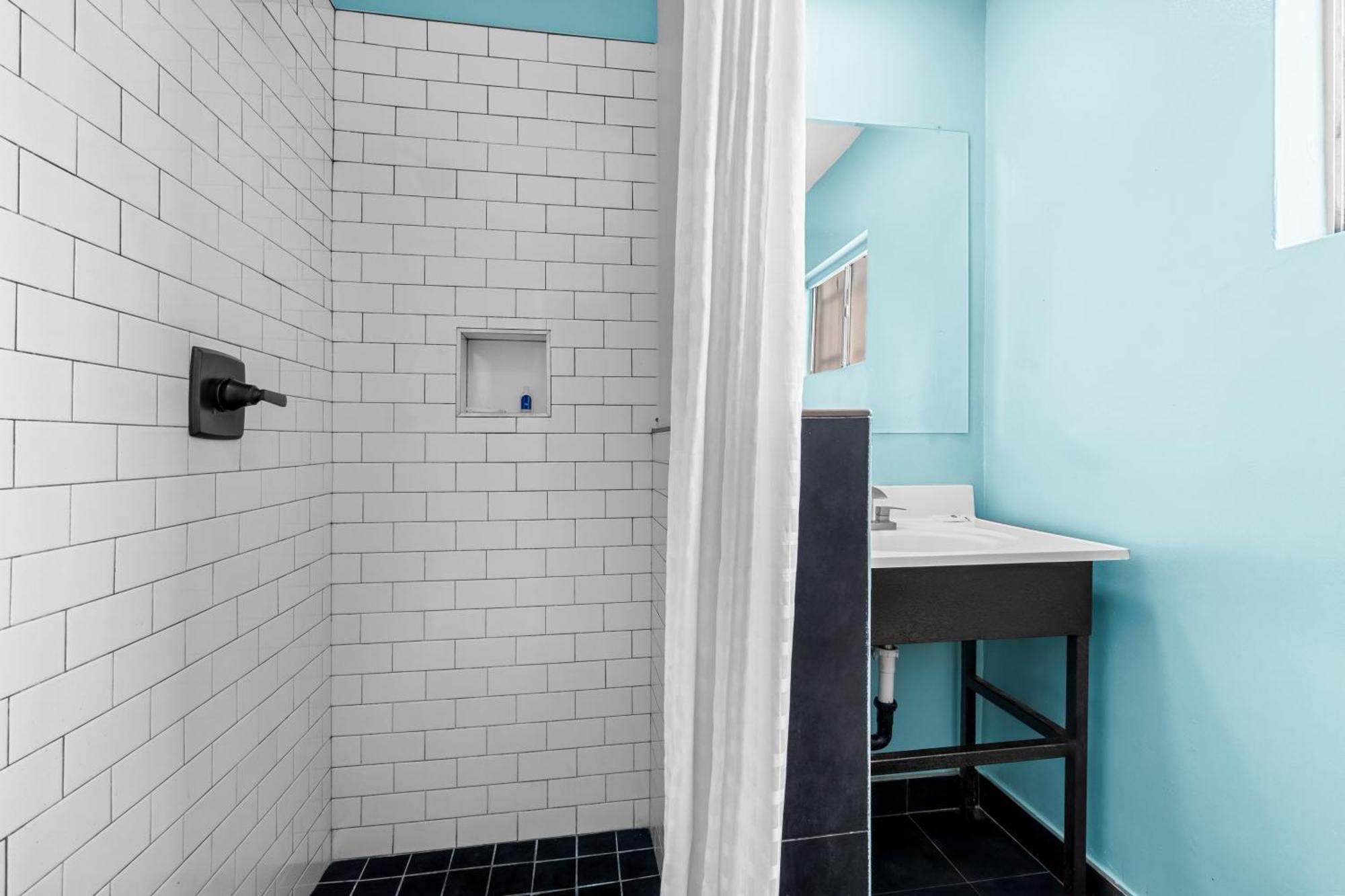 Rodeway Inn & Suites North Hollywood Burbank Airport - Universal Area Los Angeles Extérieur photo