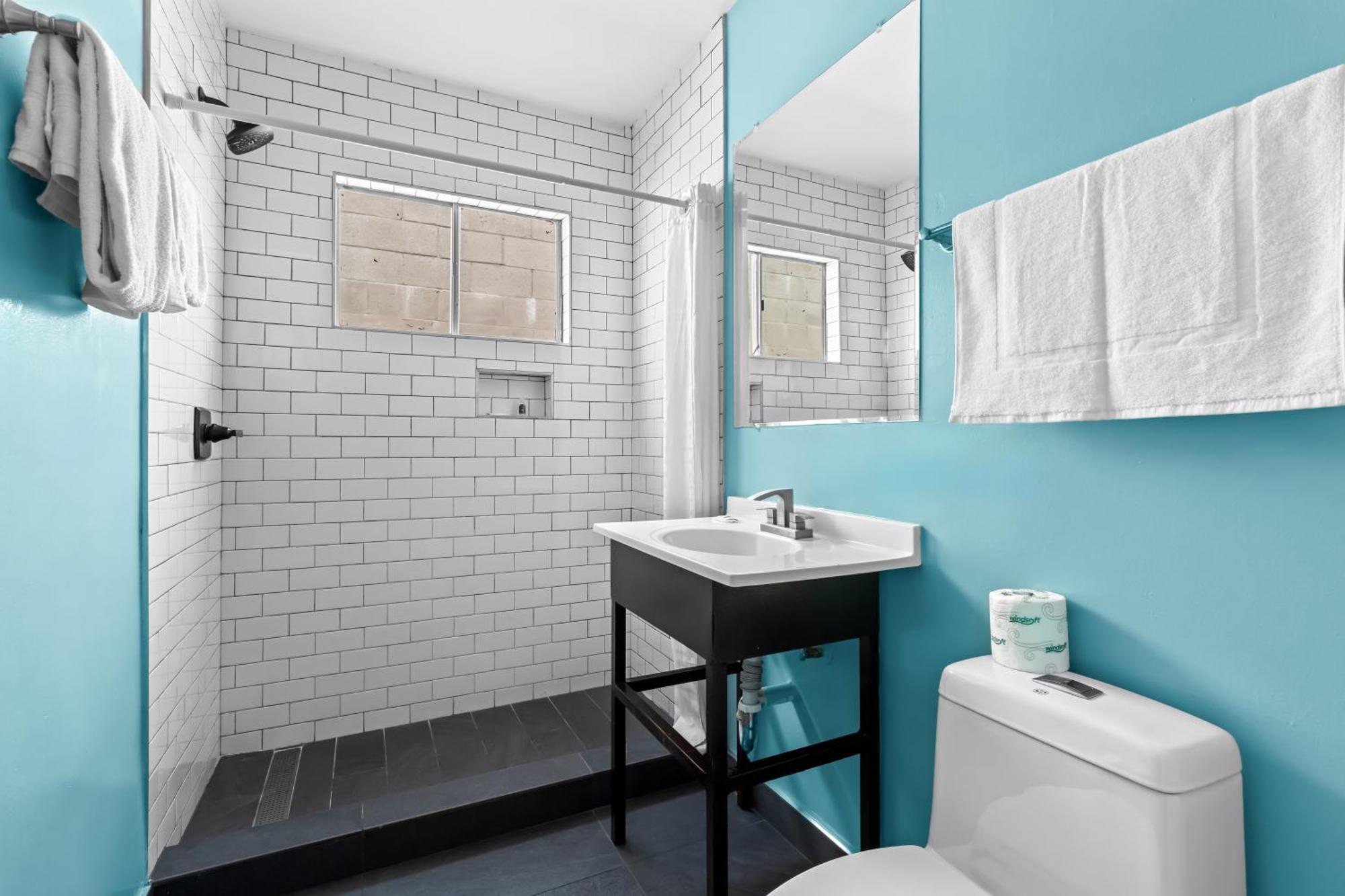 Rodeway Inn & Suites North Hollywood Burbank Airport - Universal Area Los Angeles Extérieur photo