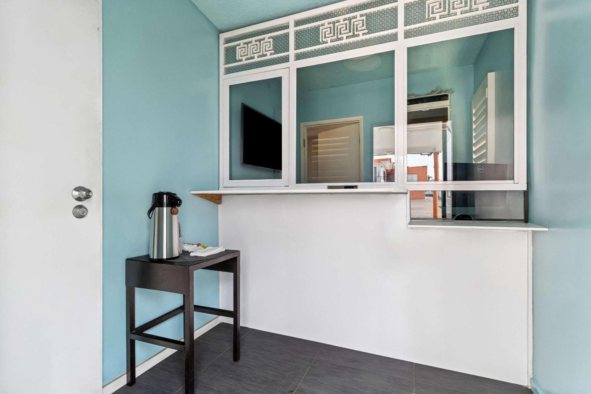 Rodeway Inn & Suites North Hollywood Burbank Airport - Universal Area Los Angeles Extérieur photo