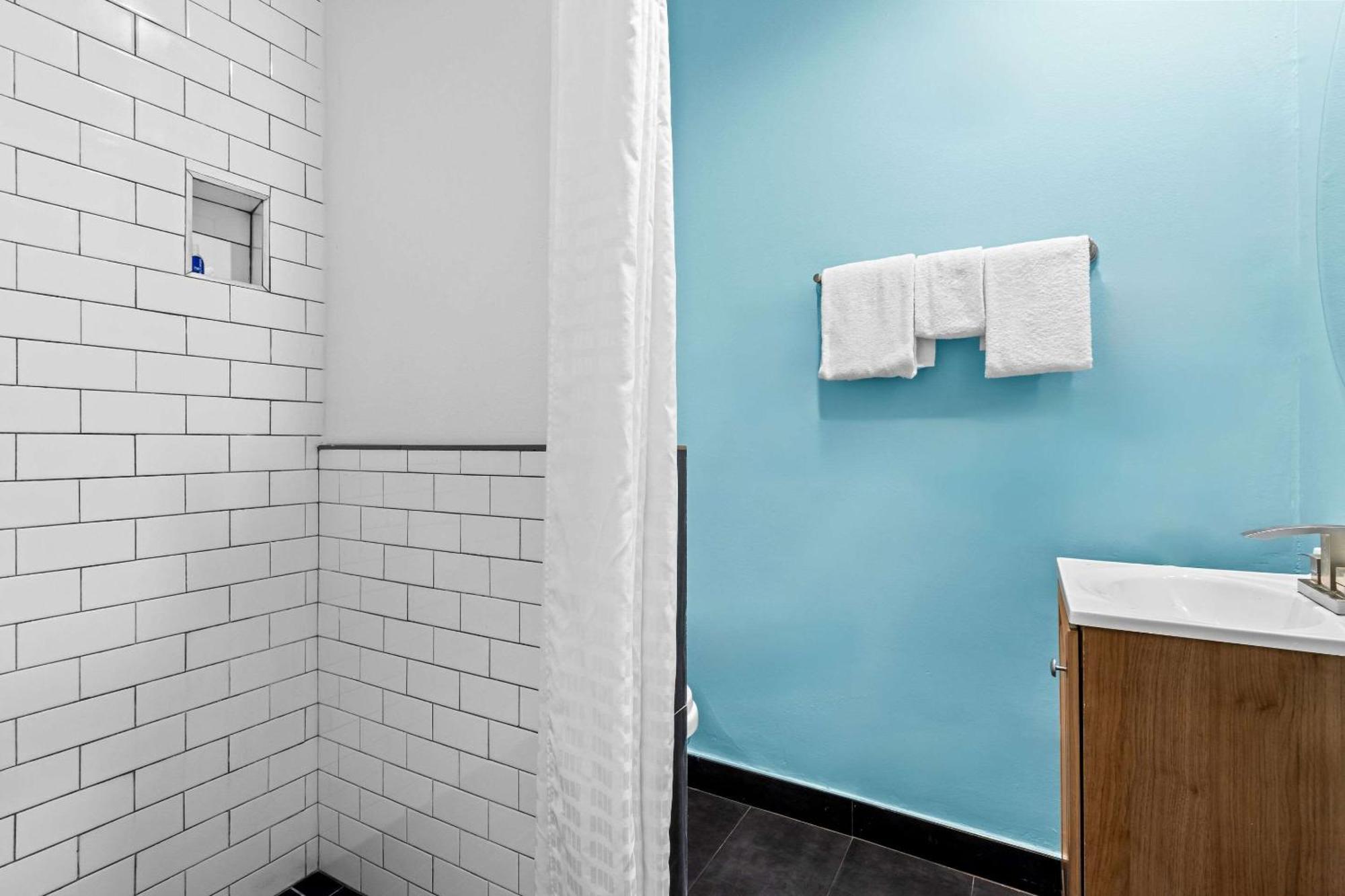 Rodeway Inn & Suites North Hollywood Burbank Airport - Universal Area Los Angeles Extérieur photo