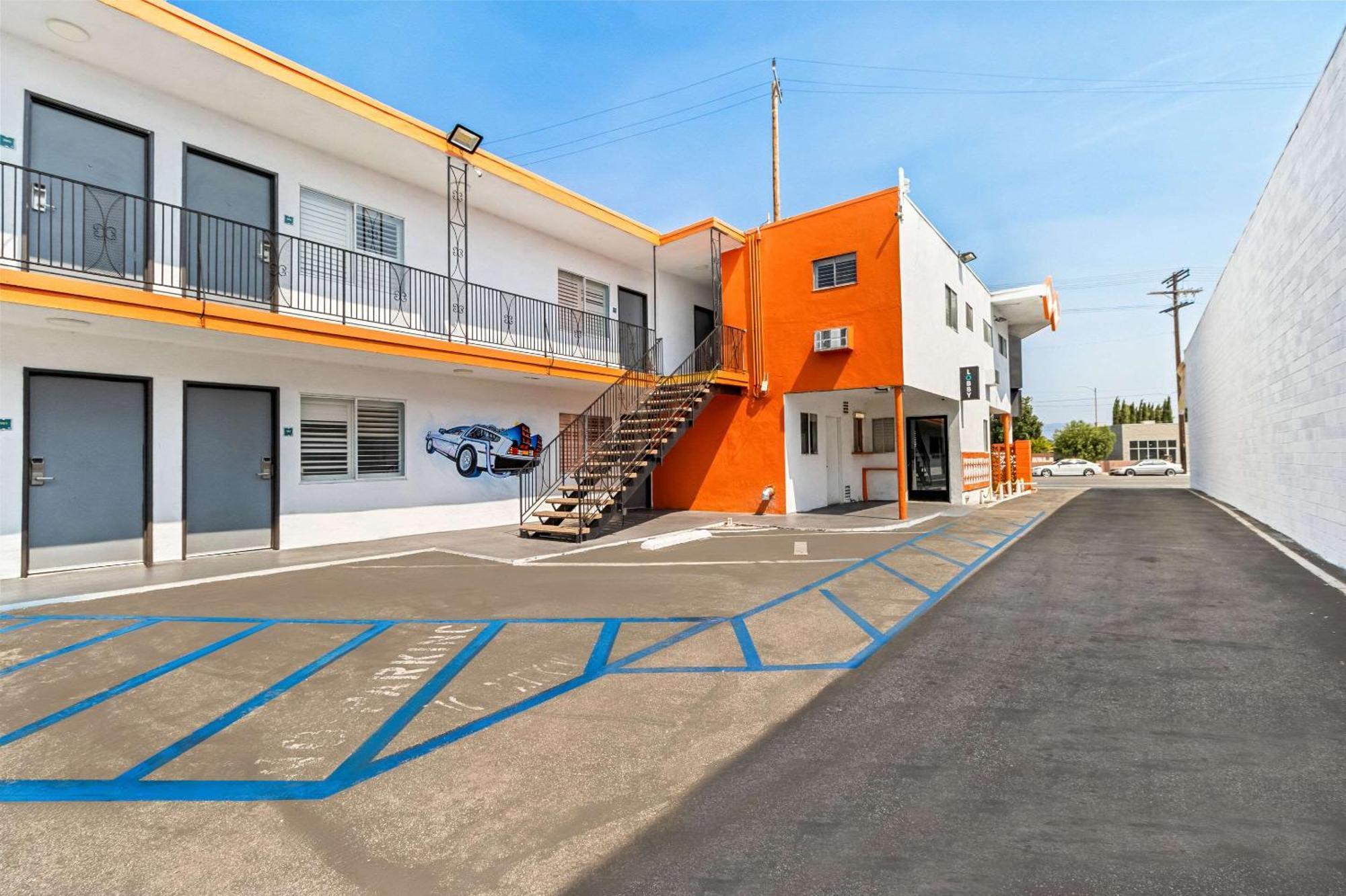 Rodeway Inn & Suites North Hollywood Burbank Airport - Universal Area Los Angeles Extérieur photo